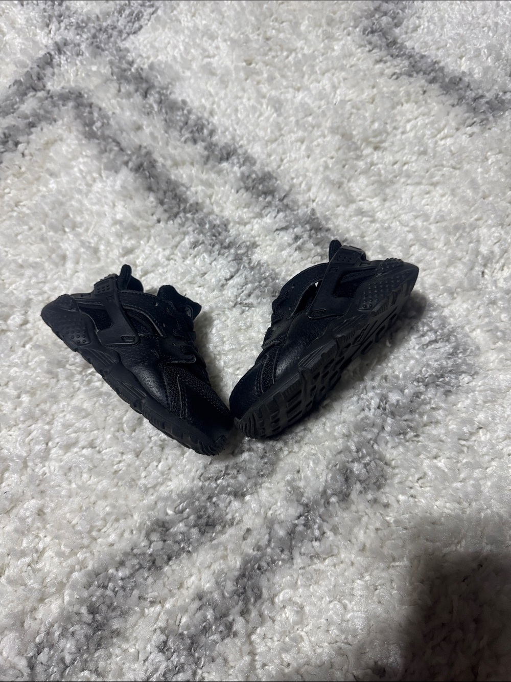 Nike toddler huarache 7c Black Athletic Sneakers